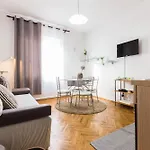 Apartment & Hosana *