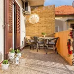 & Hosana Apartment *
