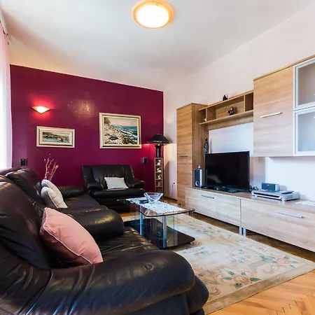& Hosana Apartment