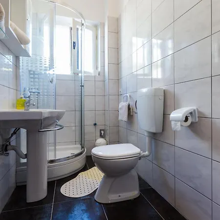 & Hosana Apartment *