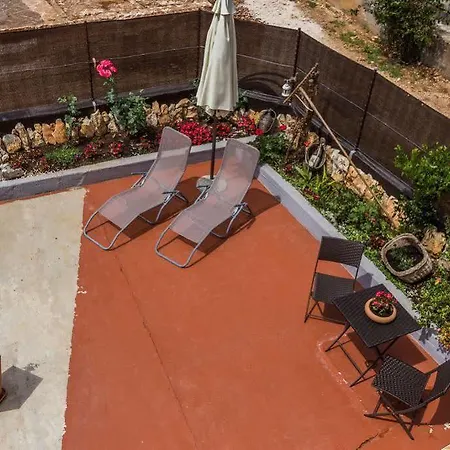 Apartman & Hosana Zára