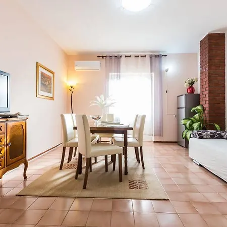 & Hosana Apartment *